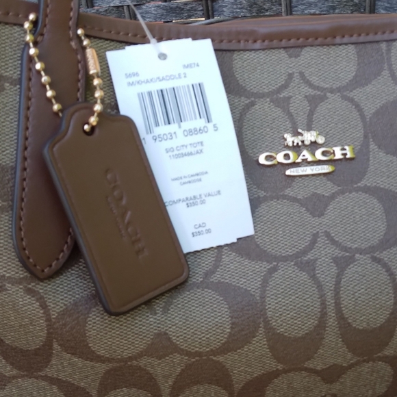 Signature Canvas Coach Big City Tote with Matching Wallet - Picture 3 of 6